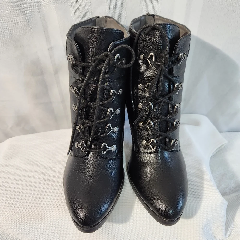 Adrienne Vittadini Trailer Black Leather Block Heel Lace-Up Boots Size 10 M - Picture 3 of 13